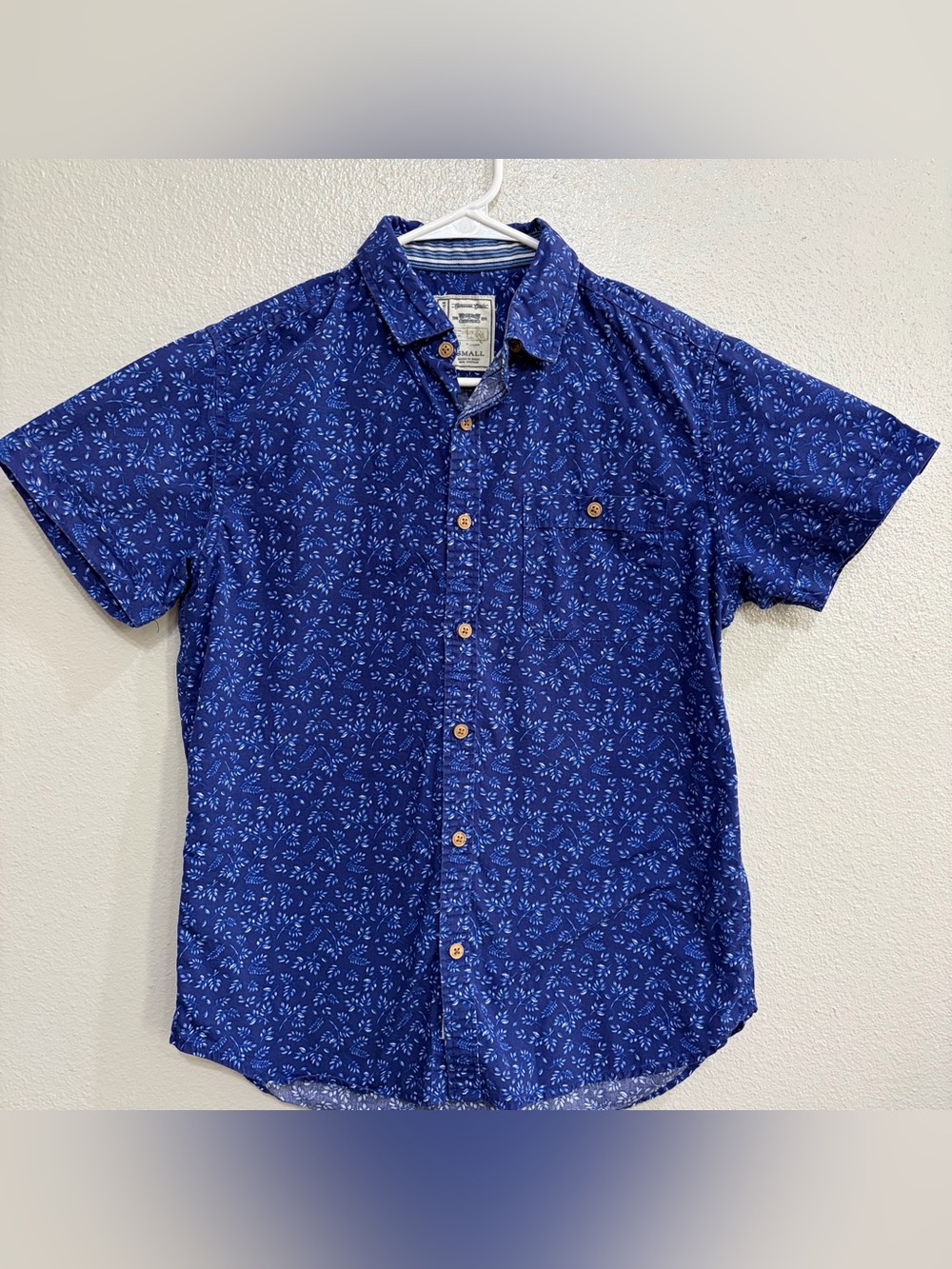 Alexander Julian Navy Blue Short-Sleeve Button-Down Shirt with Leaf Print